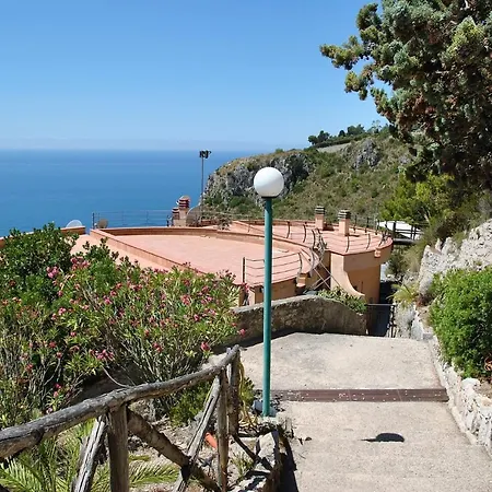 Arborea In * Sperlonga